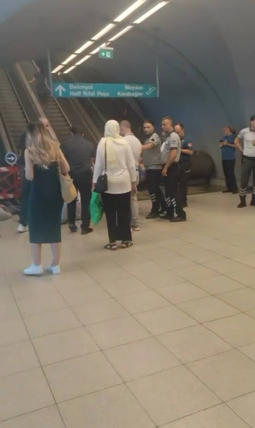 Yürüyen merdiven kazasının görüntüsü ortaya çıktı: Bir anda ters gitmeye başladı - Resim: 8